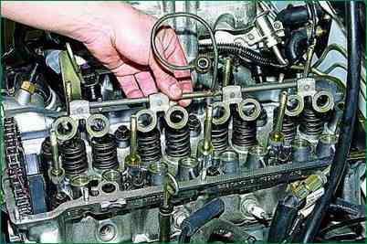 How to replace a Niva Chevrolet cylinder head gasket