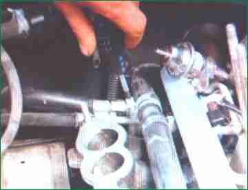 Removing and installing Niva Chevrolet fuel rail