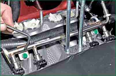 Зняття та встановлення паливної рампи Niva Chevrolet