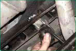 Cómo reparar un sistema de escape de Chevrolet Niva