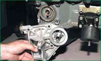 How to replace VAZ-2123 oil filter bracket seals
