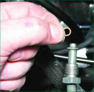 Niva Chevrolet Kraftstoffverteiler entfernen und installieren
