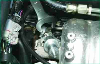 Проверка и замена регулятора давления топлива Niva Chevrolet