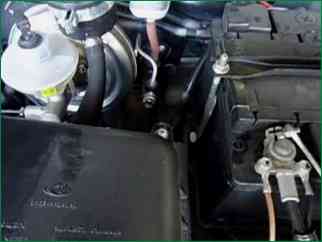 Замена воздушного фильтра двигателя Niva Chevrolet