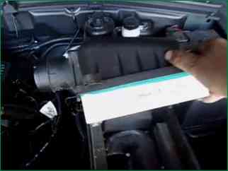 Заміна повітряного фільтра двигуна Niva Chevrolet