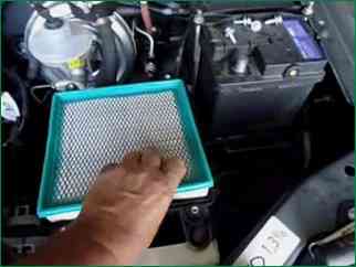 Niva Chevrolet engine air filter replacement