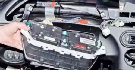 Снятие и установка комбинации приборов Niva Chevrolet Снятие и установка комбинации приборов Niva Chevrolet