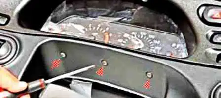 Снятие и установка комбинации приборов Niva Chevrolet Снятие и установка комбинации приборов Niva Chevrolet