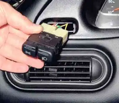 Снятие и установка комбинации приборов Niva Chevrolet Снятие и установка комбинации приборов Niva Chevrolet