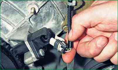 Replacing Niva Chevrolet engine control sensors