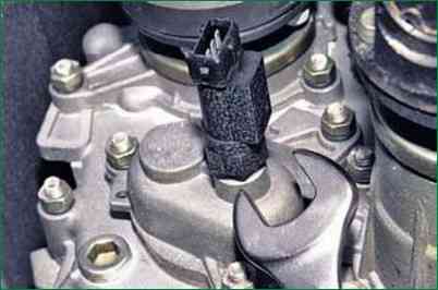 Replacing engine control sensors elem Niva Chevrolet