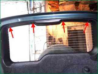 Cómo quitar e instalar una puerta trasera Chevrolet Niva
