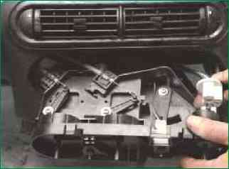 Removal and installation of air intake, rods and bracket for heater levers Niva Chevrolet