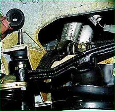 Replacing the shock absorber of the front suspension of a VAZ-2123 car