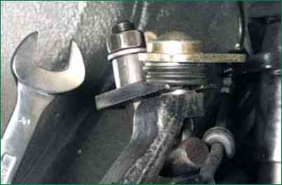 Niva Chevrolet front suspension ball joint replacement