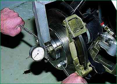 Adjusting the clearance in the hub bearings VAZ-2123