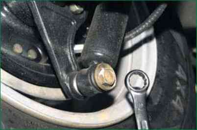 Reemplazo del amortiguador de suspensión trasera Chevrolet Niva
