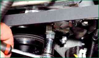 Niva Chevrolet гидравликалық сорғы белбеуінің керілуі