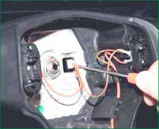How to remove the VAZ-2123 steering wheel