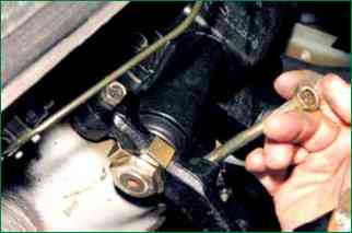 Removing and installing Niva Chevrolet steering gear