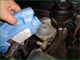 Niva Chevrolet brake fluid change