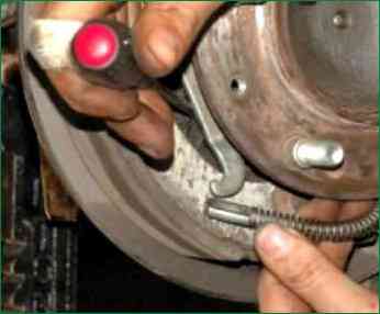 Niva Chevrolet parking brake cable replacement