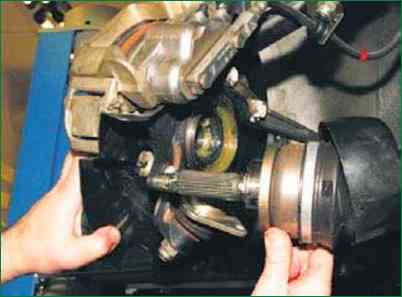 Extracción e instalación de unidades de rueda delantera Niva Chevrolet
