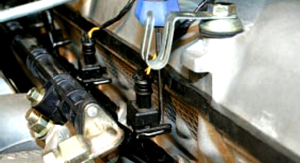 Снятие и установка топливной рампы УАЗ Патриот