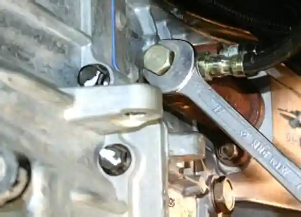 Замена рабочего цилиндра привода сцепления УАЗ Патриот Замена рабочего цилиндра привода сцепления УАЗ Патриот