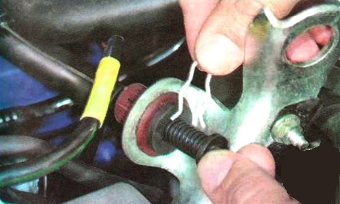 Renault Logan throttle cable adjustment