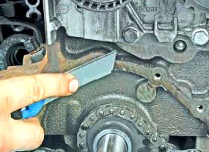 Replacing the Renault Logan oil pump drive chain and gear