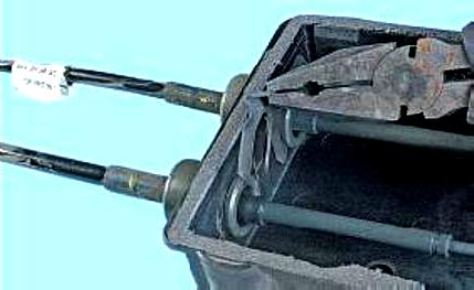 Replacing transmission control cables Renault Megane 2
