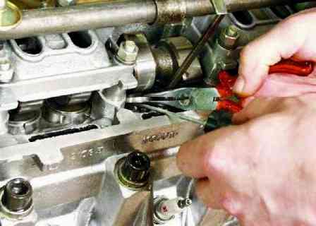 Регулювання теплових зазорів клапанів двигуна ВАЗ-21114