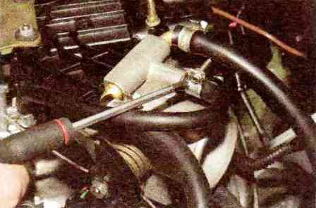 Зняття та встановлення дросельного вузла двигуна ВАЗ-21114