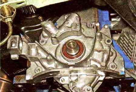 Entfernen und Zerlegen der Ölpumpe des VAZ-21114 engine