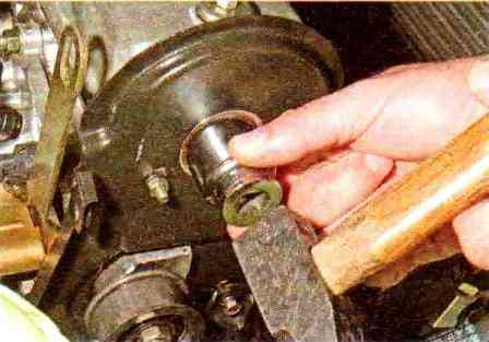 Cómo reemplazar un sello de aceite del árbol de levas en un VAZ -21114 engine