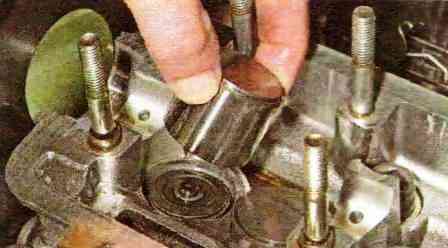 Replacing the valve seals of the VAZ-21114 engine