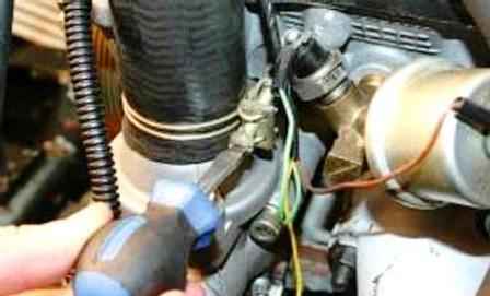 Removing and installing thermostat ZMZ-409