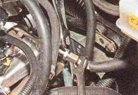 Перевірка та заміна форсунок двигуна ВАЗ-21114