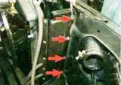Extracción del radiador y válvula reductora de presión del sistema de aceite ZMZ-409