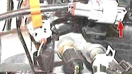 Entfernen und Installieren des 2AZ-FE Toyota Camry-Motorkrümmer