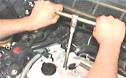 Як перевірити компресію в циліндрах двигуна 2AZ-FE Toyota Camry