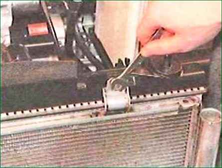 Как заменить радиатор системы охлаждения автомобиля Toyota Camry