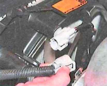 Зняття та встановлення вентиляторів охолодження двигуна Toyota Camry