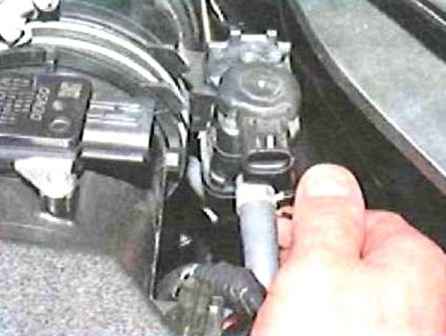 Зняття та встановлення повітряного фільтра двигуна 2AZ-FE Toyota Camry
