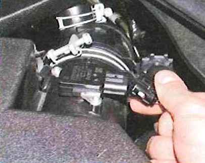 Зняття та встановлення елементів системи керування двигуном Тойота Камрі