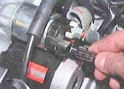 Extracción y reparación del motor de arranque de Toyota Camry