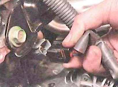 Removing and installing alternator in Toyota Camry