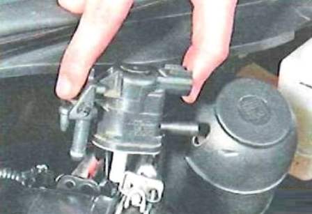 Заміна елементів поглинання парів палива 2AZ-FE Toyota Camry