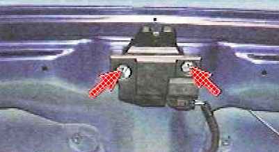 Зняття та встановлення деталей багажника Тойота Камрі